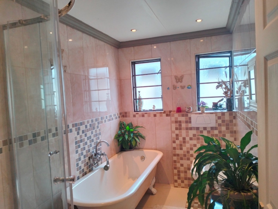 3 Bedroom Property for Sale in Reebok Western Cape